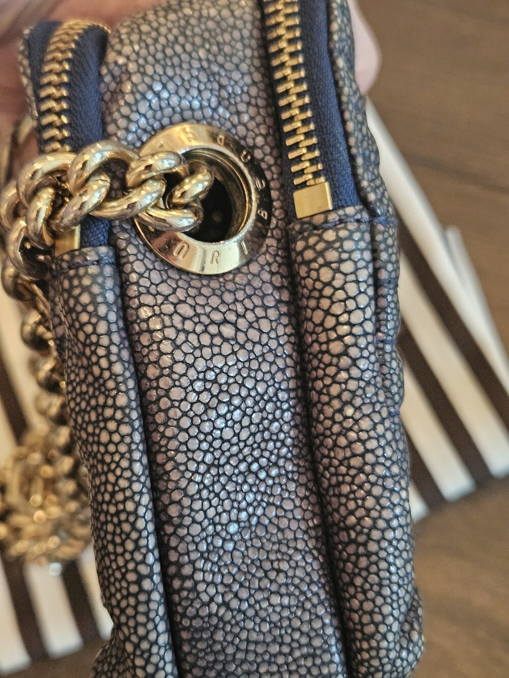 Henri Bendel Blue Stingray Embossed Leather Double Zip Chain 2-Way Bag + Dusty - Picture 5 of 15
